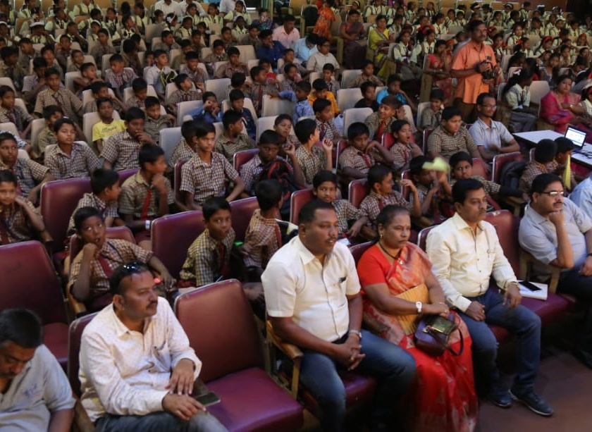 Five students of the municipality enjoyed the cinema | महापालिकेच्या २६०० विद्यार्थ्यांनी घेतला सिनेमांचा आनंद