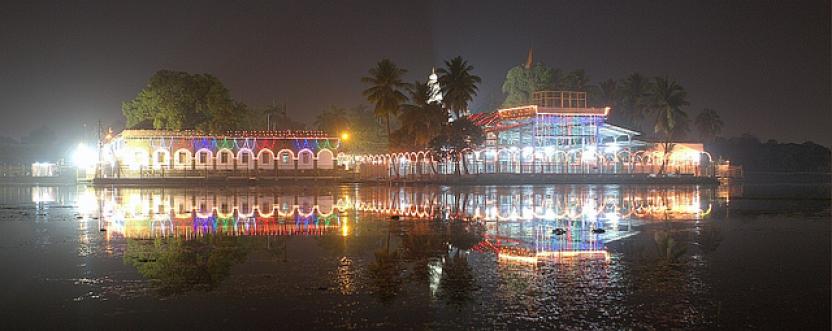 By the grace of nature, the lake filled Shri Siddaramashwar; Thousands of lamps will be illuminated with 'Lokmat' initiative! | निसर्गाच्या कृपेनं तलाव भरला श्री सिद्धरामेश्वरांचा; ‘लोकमत’ पुढाकारातून प्रकाशही पडणार हजारो दिव्यांचा !