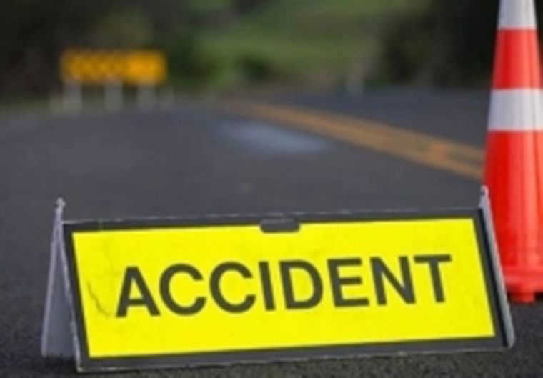 The driver died in a two-wheeler accident | दुचाकी अपघातात चालकाचा मृत्यू