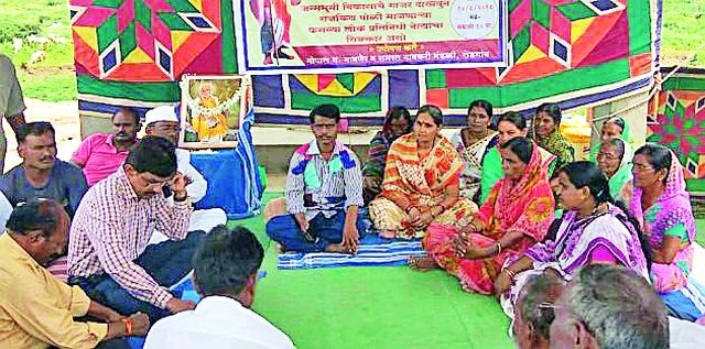 Incessant hunger strike in Shandgaon crematorium | शेंडगावच्या स्मशानभूमीत बेमुदत उपोषण