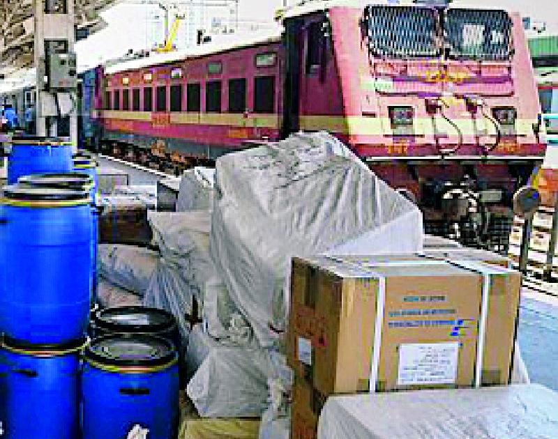 Increased revenue from covid railway parcels | कोविड रेल्वे पार्सलमधून उत्पन्नवाढ
