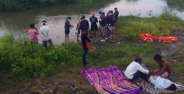Two friends drown in river in Amravati district; I went to see mother. | अमरावती जिल्ह्यात नदीत बुडून दोन मित्रांचा मृत्यू; आईला भेटायला गेले होते..