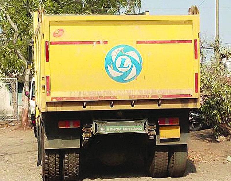 Illegal transport of sand, the owner of the vehicle has to pay two lakh penalty | रेतीच्या अवैध वाहतूक प्रकरणी वाहन मालकास दोन लाखावर दंड