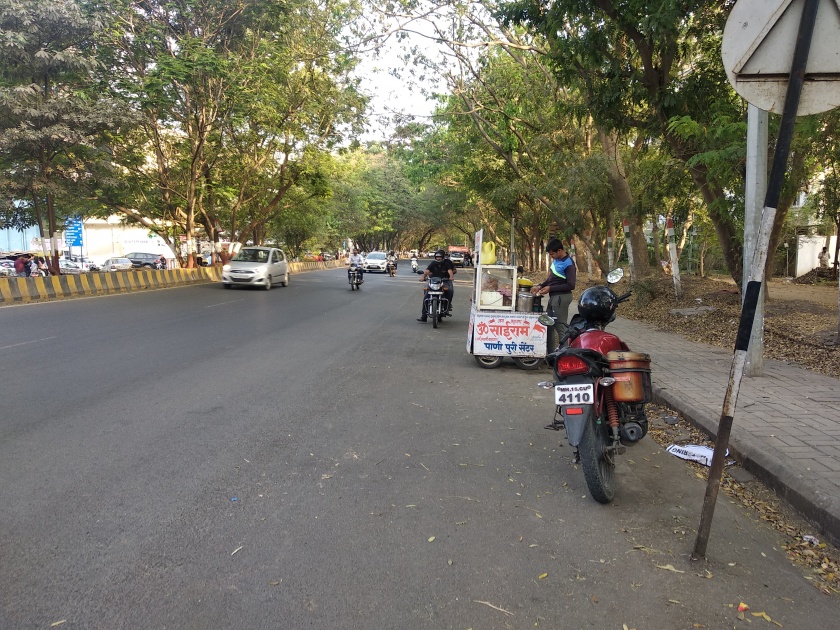 Encroachment on Govindnagar-City Center Mall road | गोविंदनगर-सिटी सेंटर मॉल रस्त्यावर अतिक्रमण