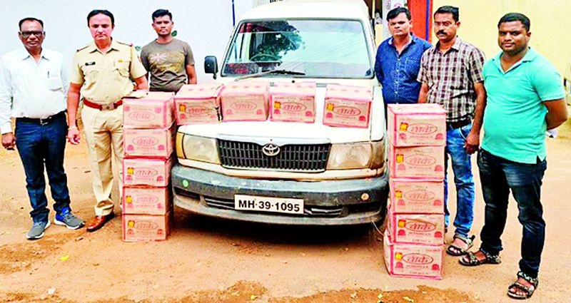 Ten lakh worth of liquor seized in Brahmapuri | ब्रह्मपुरीत दहा लाखांचा दारुसाठा जप्त