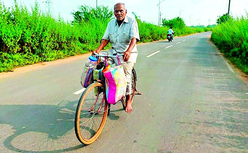 87-year-old Ramchandra's patient service continues even during Corona period | कोरोनाकाळातही ८७ वर्षीय रामचंद्रांची रुग्ण सेवा सुरूच