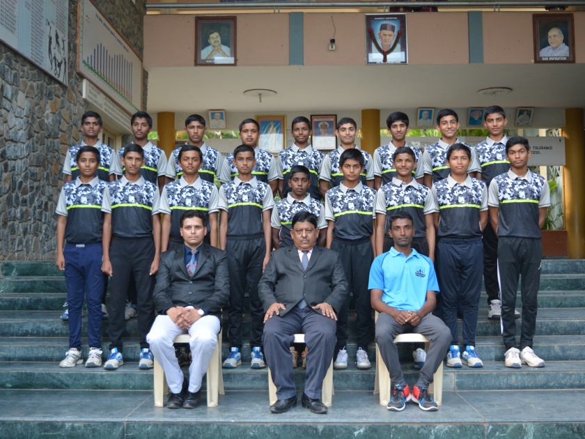 Sharad Pawar International School's cricket team at the departmental level | शरद पवार इंटरनॅशनल स्कूलचा क्रि केट संघ विभागीय पातळीवर