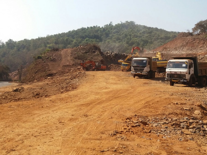 Highway four-lane: The two-step work in Ratnagiri is far behind | महामार्ग चौपदरीकरण : रत्नागिरीतील दोन टप्प्यांचे काम खूपच पिछाडीवर