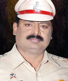 Rajendra Singh Gaur gets police medal | राजेंद्रसिंह गौर यांना पोलीस पदक