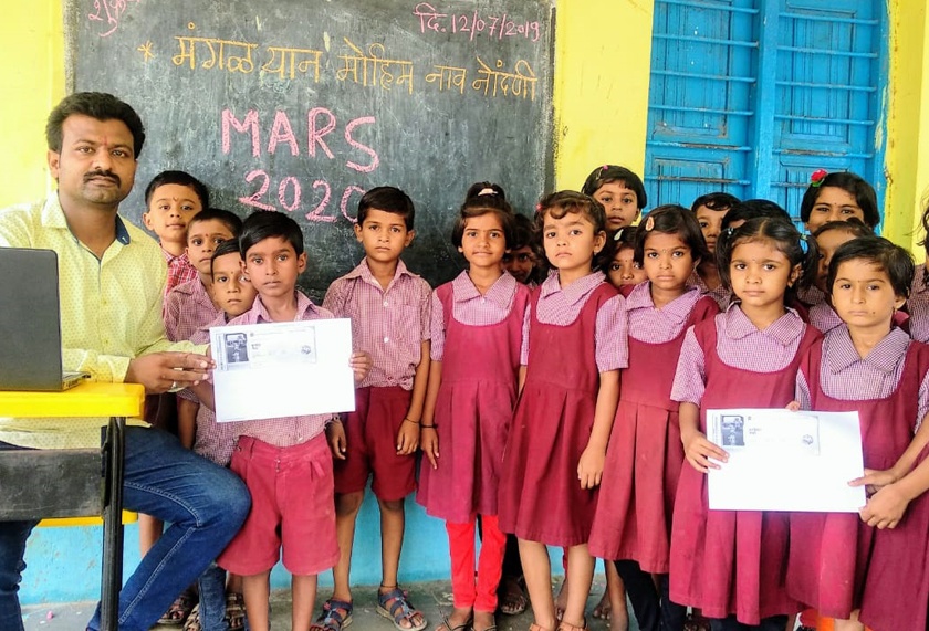 Students from Pinchkhed will be visiting NASA's Mars Planet ... | पिंपरखेड येथील विद्यार्थ्यांची नावे नासामार्फत जाणार मंगळ ग्रहावर...