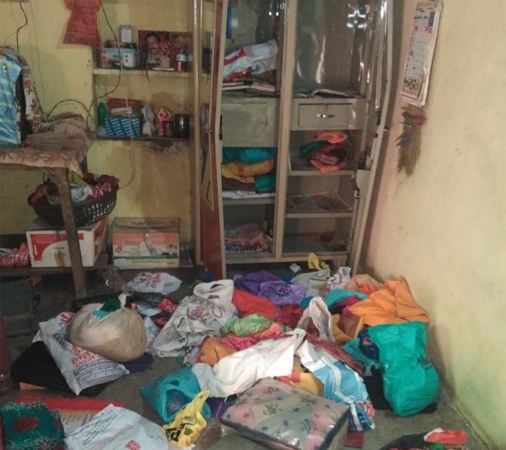 Lady police employee's house broken | पोलीस कर्मचाऱ्याच्या घरी चोरट्यांचा डल्ला