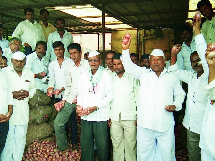 Farmers stopped the onion auction | शेतक-यांनी कांदा लिलाव बंद पाडले