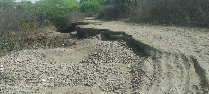 7 lakh sand stolen from Gyanganga River every day | ज्ञानगंगा नदीतून दररोज ७ लाखांची वाळू चोरी