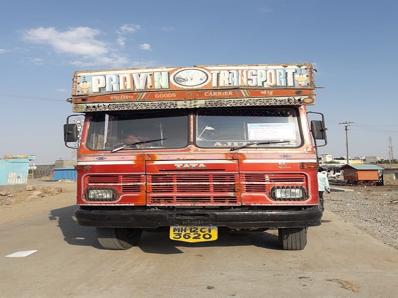 Longbucks got a tanker at Mhedwadgaon | मढेवडगांवच्या टँकरला मिळाले लॉगबुक