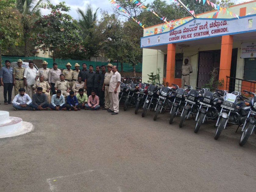 Chaliyadi police seized two-wheeler robbery in Karnataka, six arrested | सांगली-मिरजेत दुचाकी चोरी करणाऱ्या टोळीस कर्नाटकात अटक, चिकोडी पोलिसांची कारवाई