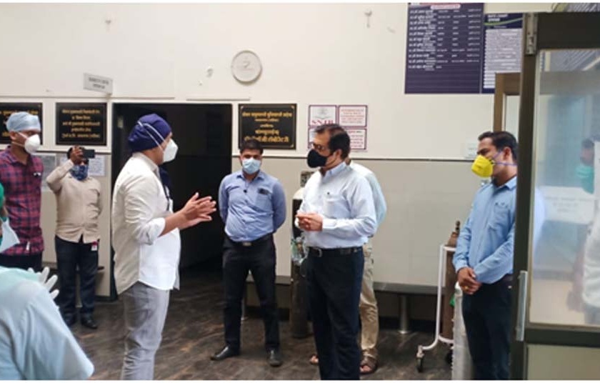 District Collector visits Chandwad Kovid Center | चांदवड कोविड सेंटरला जिल्हाधिकाऱ्यांची भेट