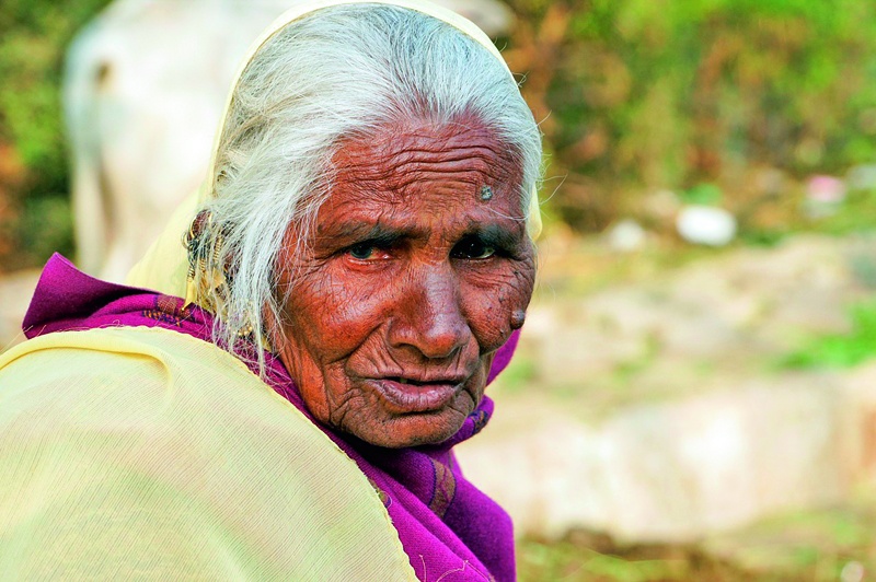 Five hundred senior citizens of Solapur district await cataract surgery | सोलापूर जिल्ह्यातील पाचशे ज्येष्ठ नागरिकांच्या मोतीबिंदू शस्त्रक्रिया प्रतीक्षेत