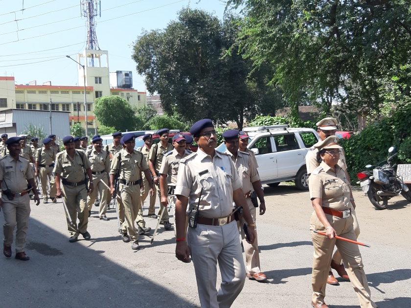 Armed police operations in the district | जिल्ह्यात ठिकठिकाणी पोलिसांचे सशस्र संचलन