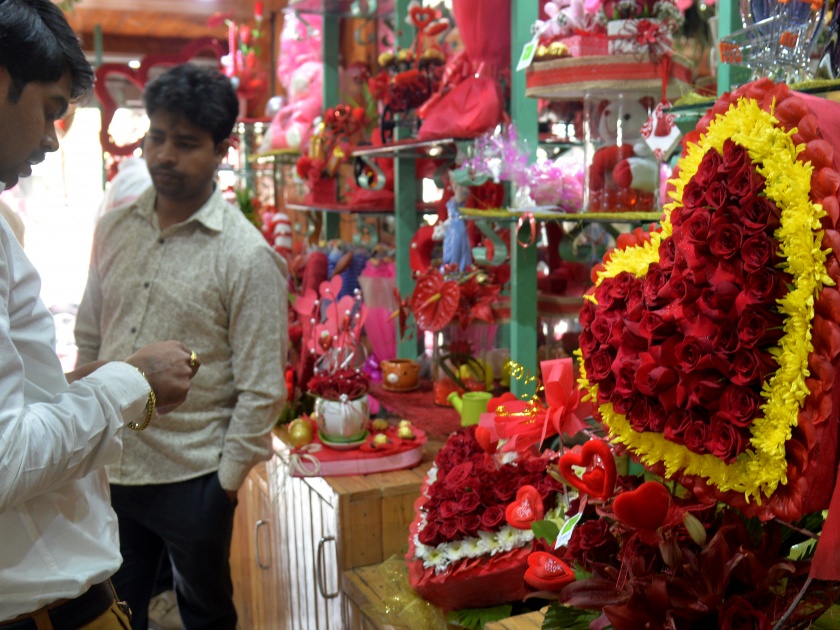  Celebration of 'Valentine's Day' loud in Nashik | नाशकात ‘व्हॅलेंटाइन डे’ चे सेलिब्रेशन जोरात