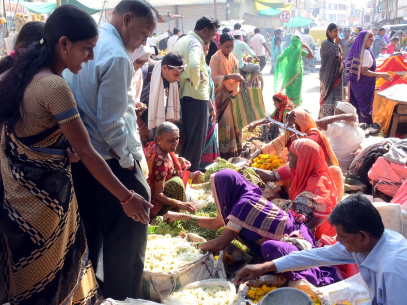 Parbhani: Inflation boom at the festival of Makar Sankranti | परभणी : मकर संक्रांतीच्या सणावर महागाईचे मळभ