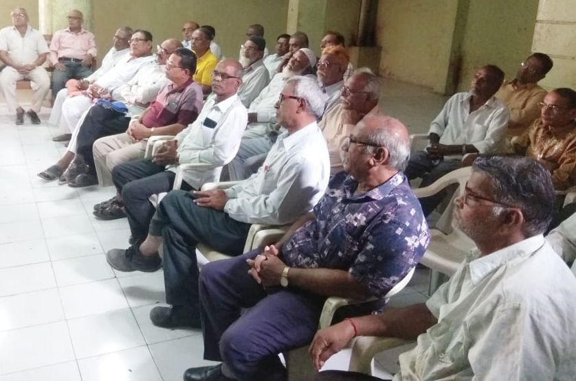 Retired employees rally at Bhusawal to discuss various issues | भुसावळ येथे सेवानिवृत्त कर्मचाऱ्यांचा मेळावा विविध विषयांवर चर्चा
