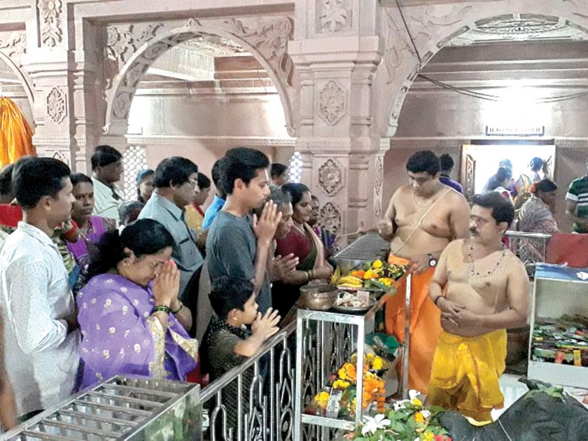 Sindhudurg: The devotees gather for the visit of Shri Bandeshwar in Banda, Palkhi Pradakshina | सिंधुदुर्ग: बांदा येथील श्री बांदेश्वराच्या दर्शनासाठी भक्तांची गर्दी, पालखी प्रदक्षिणा