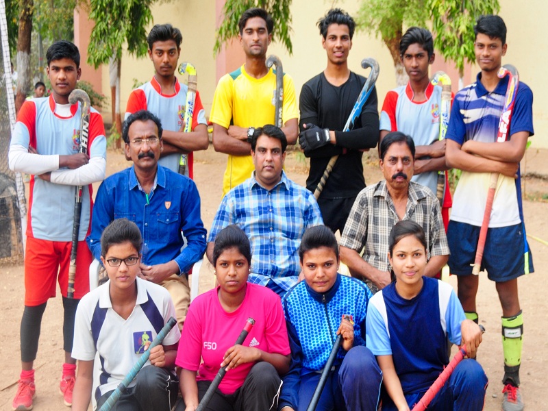  Aurangabad players leave for Maharashtra Hockey team selection test | महाराष्ट्र हॉकी संघाच्या निवड चाचणीसाठी औरंगाबादचे खेळाडू रवाना