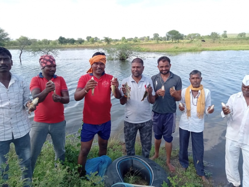 Employment of tribals in Angulgaon fish production | अंगुलगावी मत्स्य उत्पादनाने आदिवासींना रोजगार