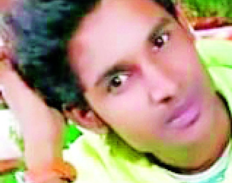 Young boy commits suicide by chopping student's throat | विद्यार्थिनीचा गळा चिरुन युवकाची आत्महत्या