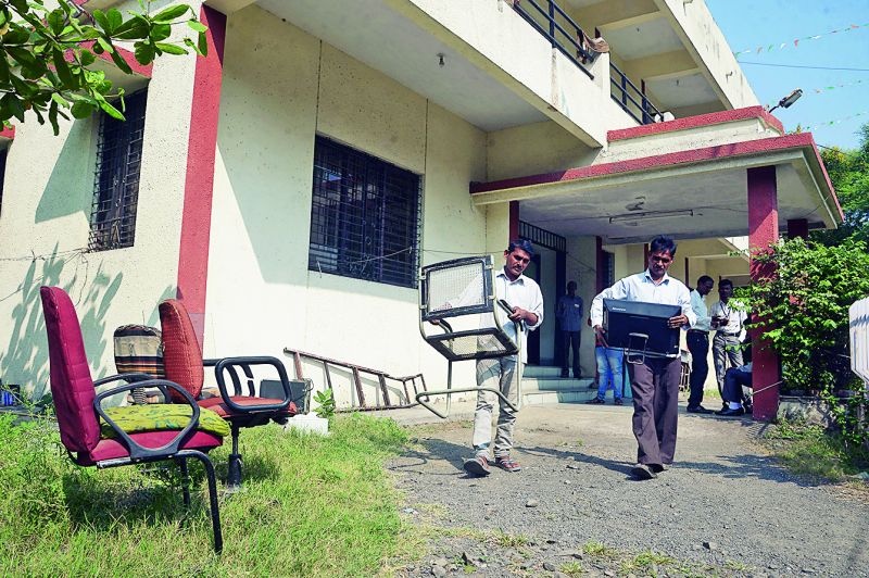 The seizure of the Mahavitaran Office in Nagpur was finally avoided | नागपुरातील महावितरण कार्यालयावरील जप्ती अखेर टळली