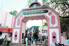 Government notice to three Mumbaist corporators of Aurangabad Municipal Corporation | औरंगाबाद येथील एमआयएमच्या तीन गोंधळी नगरसेवकांना शासनाची नोटीस