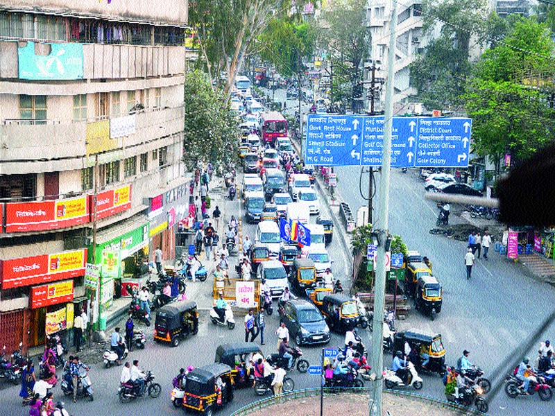  Action on two-wheelers on Ashoka Pillar | अशोकस्तंभावर दुचाकीस्वारांवर कारवाई