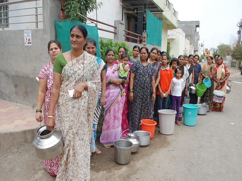  Due to water scarcity in Sara Vrindavan Society | सारा वृंदावन सोसायटीत भिषण पाणीटंचाई