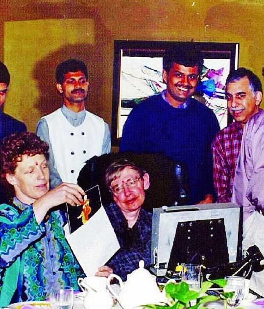 -When Stephen Hawking was present at the meeting ... | -अन् स्टीफन हॉकिंगला भेट अनावर झाली...