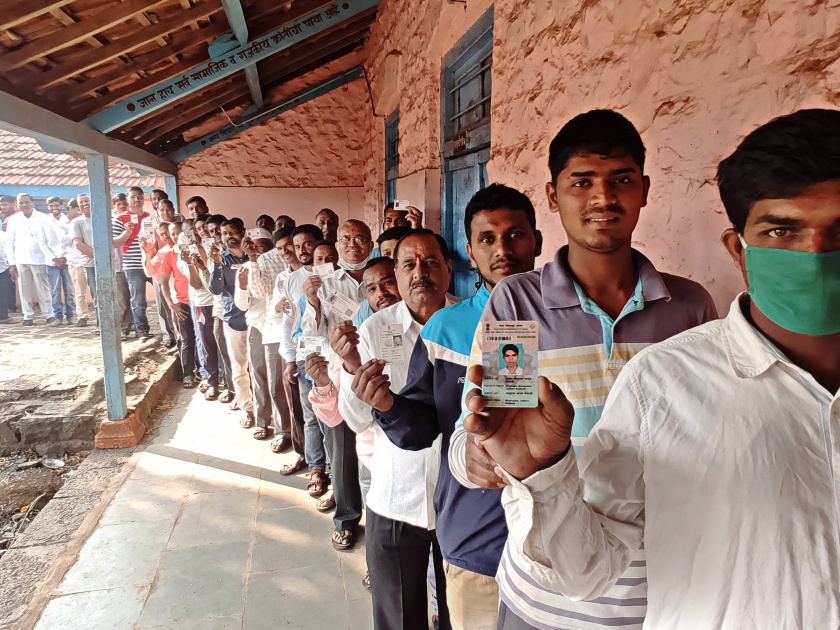 In Kolhapur district, 84 per cent turnout was due to jealousy, while in Kagal taluka 90 per cent turnout was highest | कोल्हापूर जिल्ह्यात ईर्ष्येने ८४ टक्के मतदान, कागल तालुक्यात सर्वाधिक