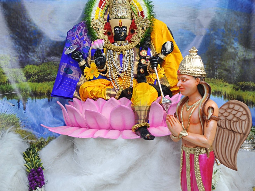 In the form of Karvirnivasini Shri Ambabai Vaishnavi Devi, tourists started flowing | Navratri : करवीरनिवासिनी श्री अंबाबाई वैष्णवी देवीच्या रूपात, पर्यटकांचा ओघ सुरुच