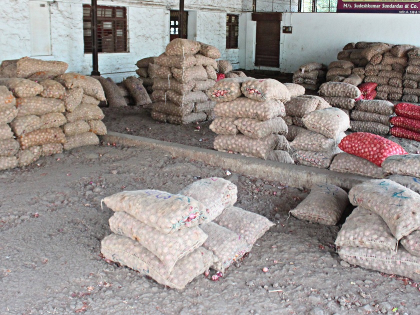 Onion decline in Kolhapur also increased, arrivals doubled: average price of 5 kg is Rs. | कोल्हापुरातही कांद्याची घसरण, आवक दुपटीने वाढली