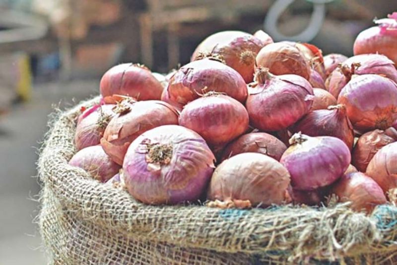 Onion retail in Nagpur is Rs 60 per kg | नागपुरात किरकोळमध्ये कांदे ६० रुपये किलो