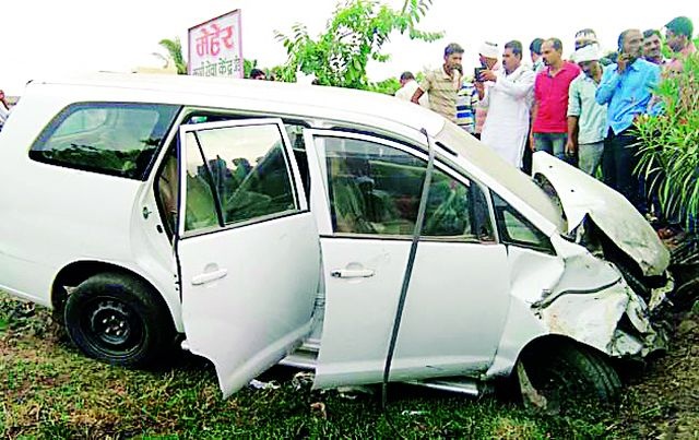 Fatal accidents on the Daryapur road | दर्यापूर मार्गावर भीषण अपघात