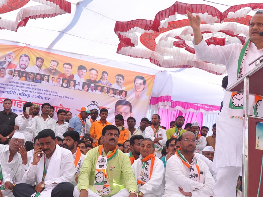 Teach the people of the country to talk in Maharashtra elections: Ajit Pawar | महाराष्टÑाच्या निवडणुकीत देशाच्या गप्पा मारणाऱ्यांना धडा शिकवा : अजित पवार