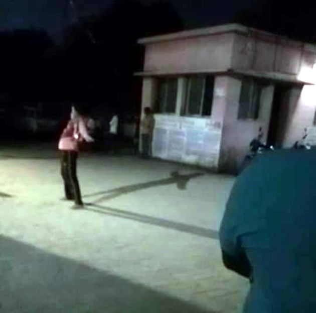 Drunkard in front of the hospital police station | रुग्णालय पोलीस चौकीसमोरच मद्यपीचा धिंगाणा