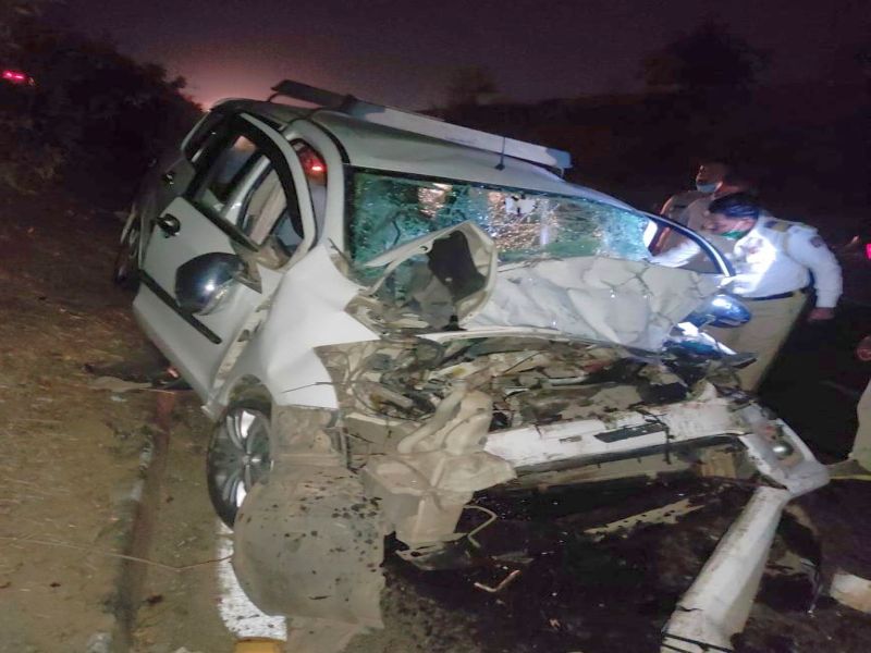 Mumbai police inspector Khandvi dies in car-truck accident | कार-ट्रक अपघातात मुंब्य्राचे पोलीस निरिक्षक खांडवी मृत्युमुखी
