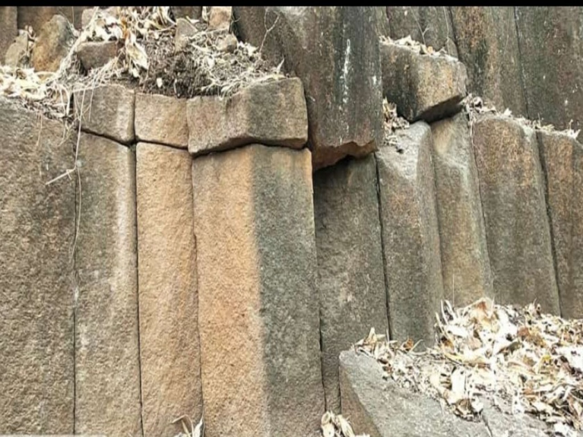 Very ancient rocks found at Kamtaguda; Investigation by Geological Scientists of Telangana | कामतगुडा येथे आढळले अतिप्राचीन खडक; तेलंगणाच्या भूगर्भ वैज्ञानिकांकडून तपासणी
