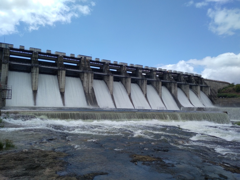 Presence of rains on the catchment area of Mula Dam, again released two thousand cusecs of water | मुळा धरणाच्या पाणलोट क्षेत्रावर पावसाची हजेरी, धरणातून पुन्हा दोन हजार क्‍युसेकने पाणी सोडले