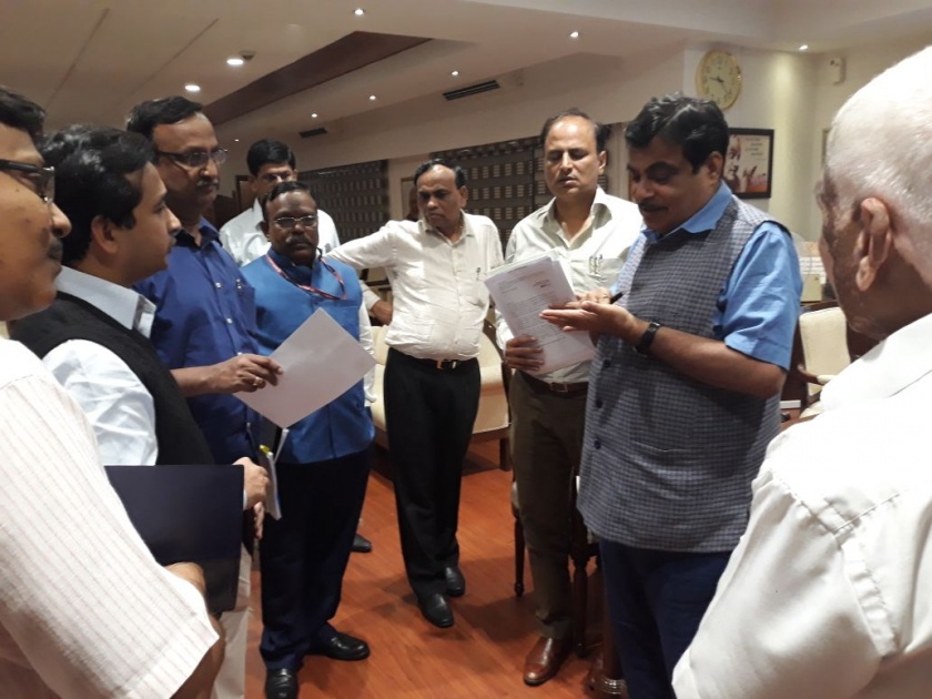  Nitesh Rane has met Gadkari for the four-lane Mumbai-Goa highway | मुंबई-गोवा महामार्गाच्या चौपदरीकरणासाठी नीतेश राणे यांनी घेतली गडकरी यांची भेट
