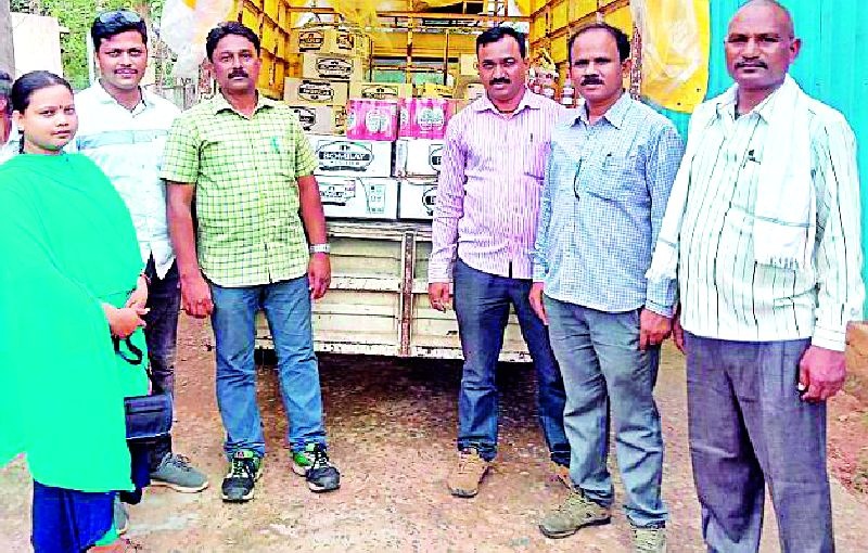 Dakhandha seized of four lakhs in Dholdongri | ढोलडोंगरी येथे चार लाखांचा दारूसाठा जप्त