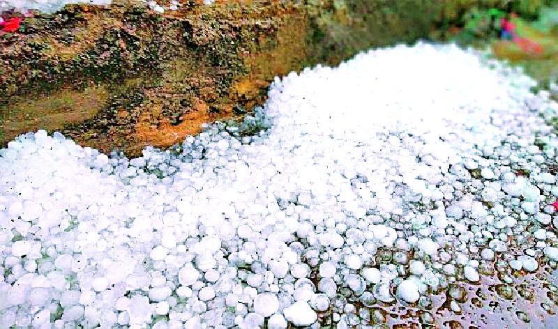 DesaiGanj hit hail | देसाईगंजला गारांचा तडाखा