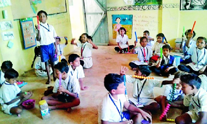 Education on tab of Students of Naxalite areas | नक्षलग्रस्त भागातील विद्यार्थ्यांचे शिक्षण टॅबवर