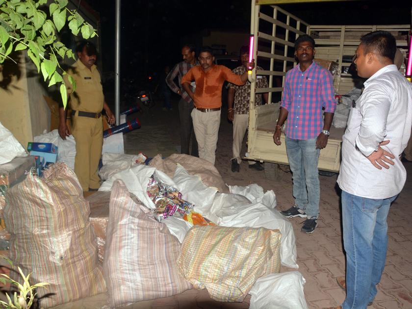 Police raids on Gutkha godown | गुटखा गोदामावर पोलिसांचे छापे