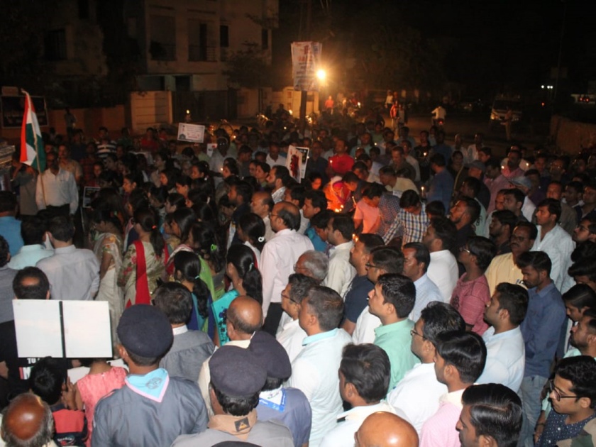 Prank protest in district Jalna | भ्याड हल्ल्याचा जालना जिल्ह्यात निषेध